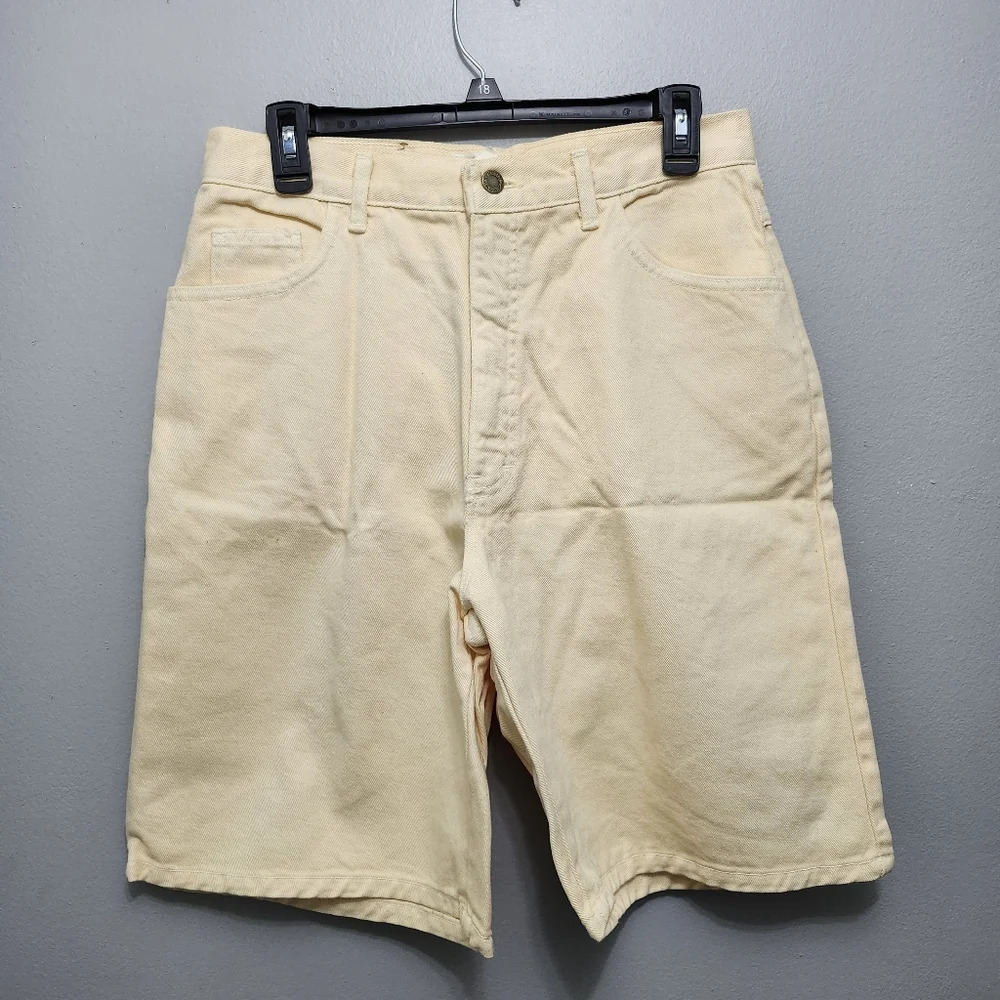 The London jeans women's shorts size 14 yellow new without tags
